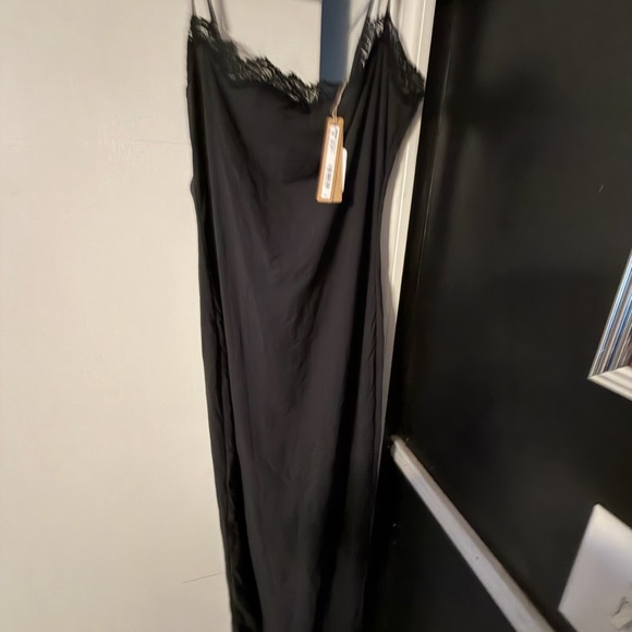 NEW!!! SKIMS Black Fits Everybody Lace Detail Slip Dress - Picture 6 of 7